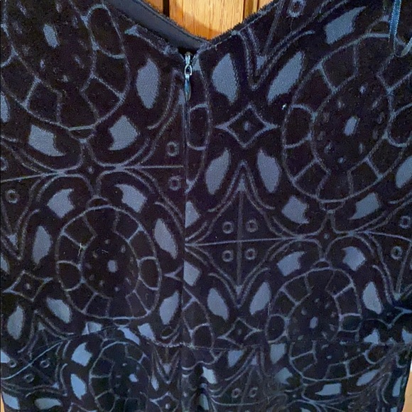 Black velvet patterned dress - Picture 4 of 5